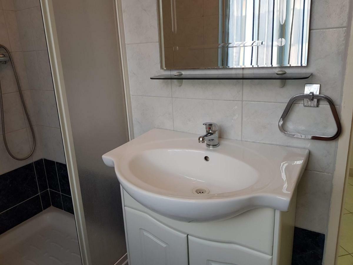Mare Azzurro Apartments Pula Zewnętrze zdjęcie
